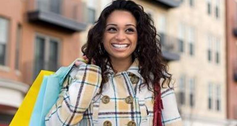 استكشاف فوائد العدسات اللاصقة الشهرية